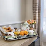 Hotel Apollinaire