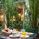 Hotel Apollinaire