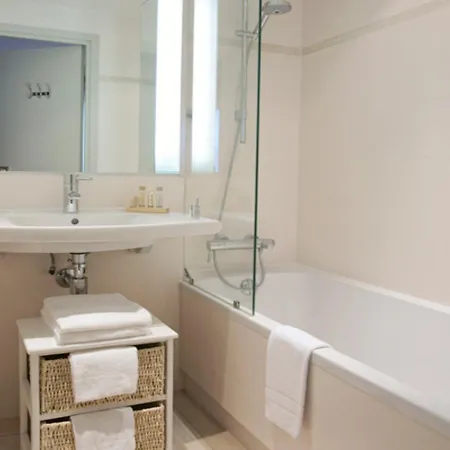Hotel Apollinaire Parigi
