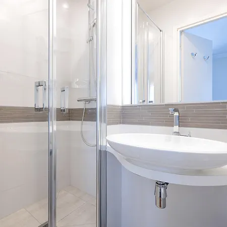 Hotel Apollinaire 3*